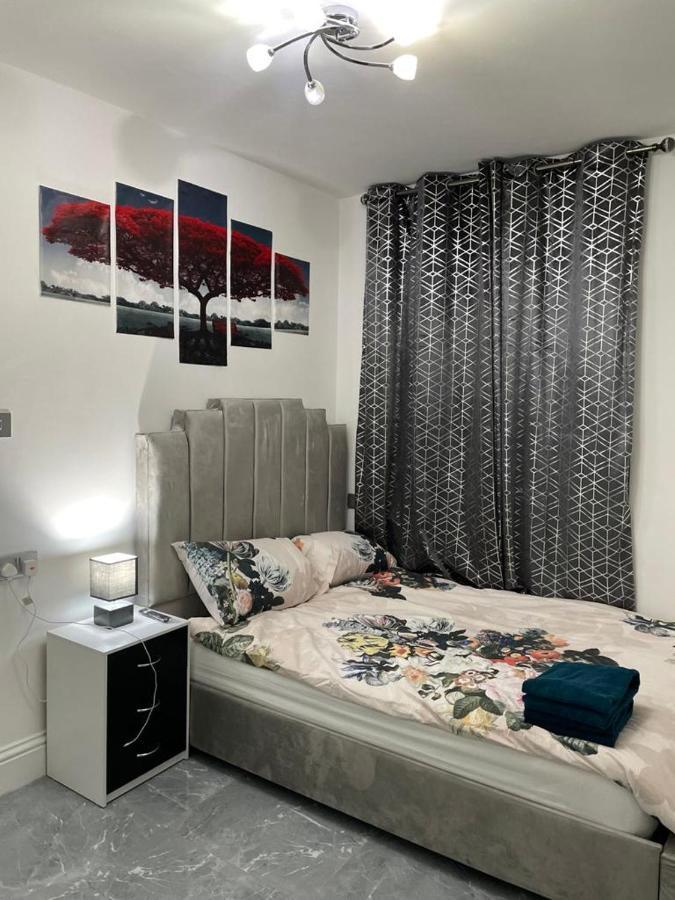 3 Bedroom Whalley Aparthotel Burnley Exterior photo