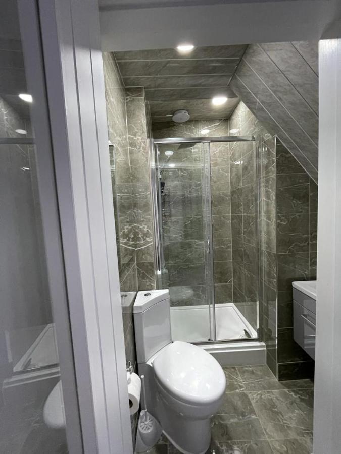 3 Bedroom Whalley Aparthotel Burnley Exterior photo